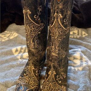 Circle G Black Heeled Western Boots with Cream Embroidery